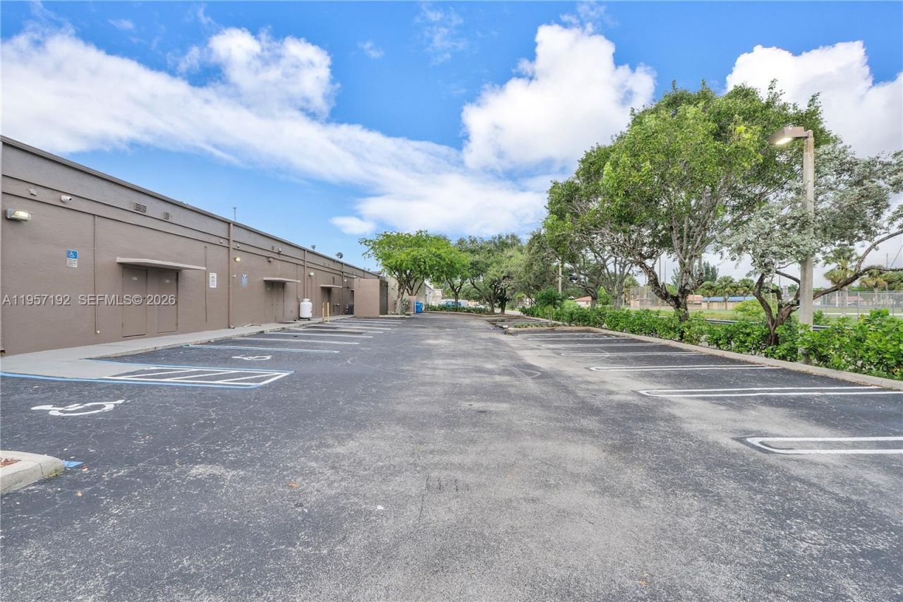 7891-8021 W Sample Rd, Coral Springs, FL 33065 Photo