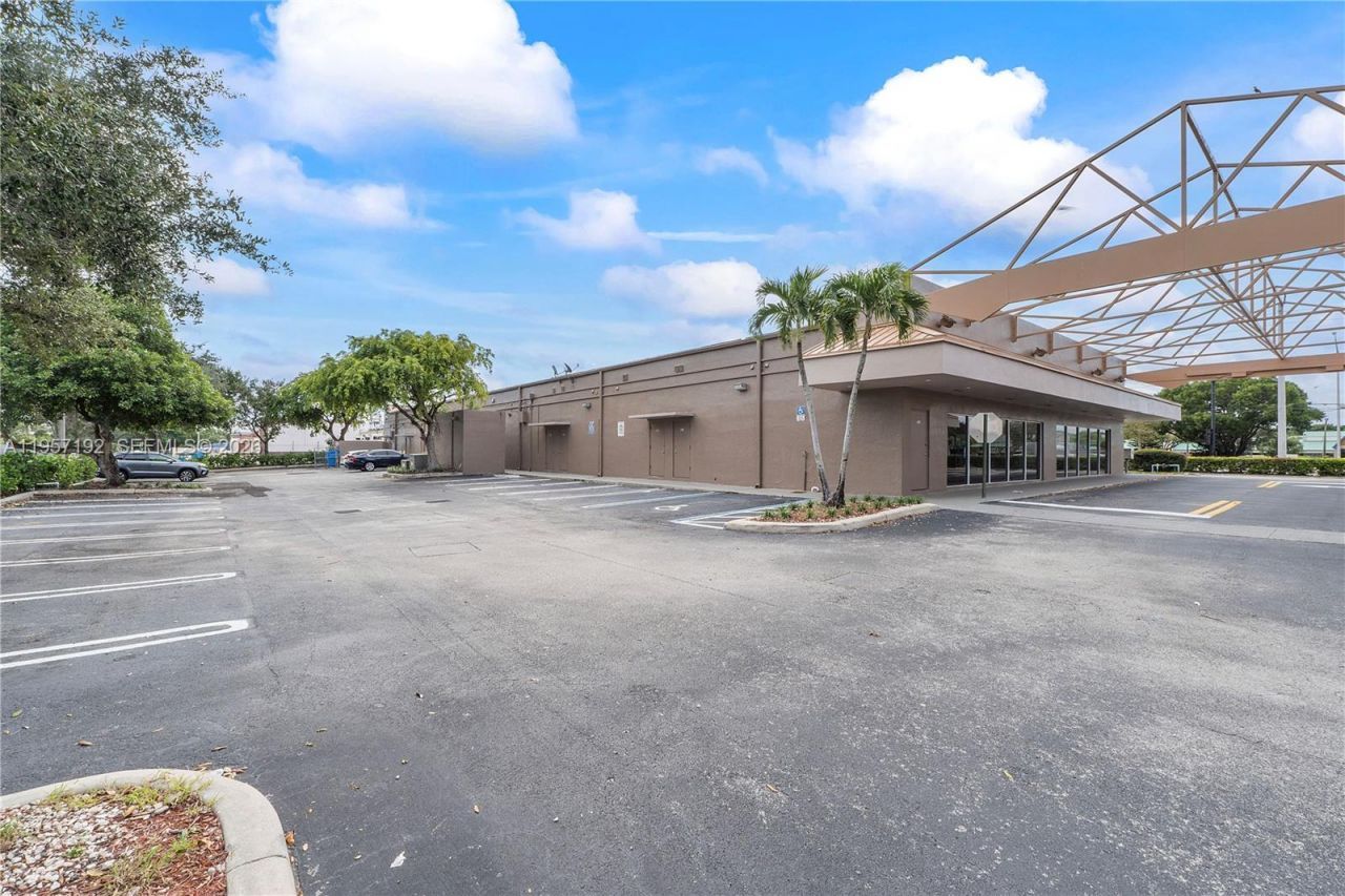 7891-8021 W Sample Rd, Coral Springs, FL 33065 Photo