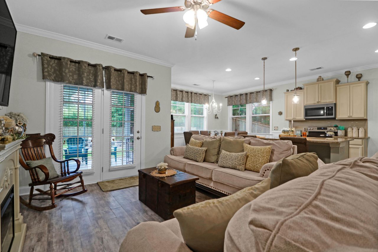 4151 Rigsby Lane Photo 6