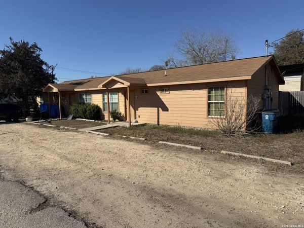 310 S Hermann Ave, Three Rivers, TX 78071