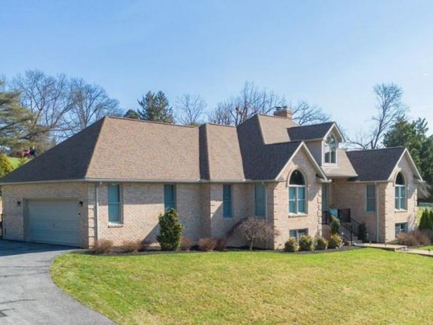 605 Vista Court, Waynesboro, PA 17268 Main Photo