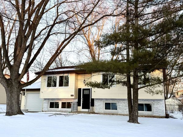 527 Northgate Road, Lindenhurst, IL 60046