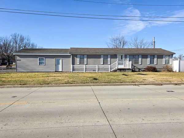 603 N Worthey Street, Flora, IL 62839