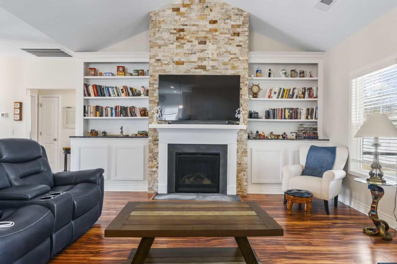 131 Crabapple Dr. Photo 10