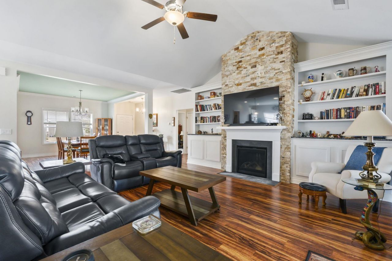 131 Crabapple Dr. Photo 11