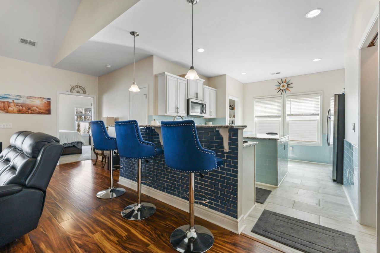 131 Crabapple Dr. Photo 14