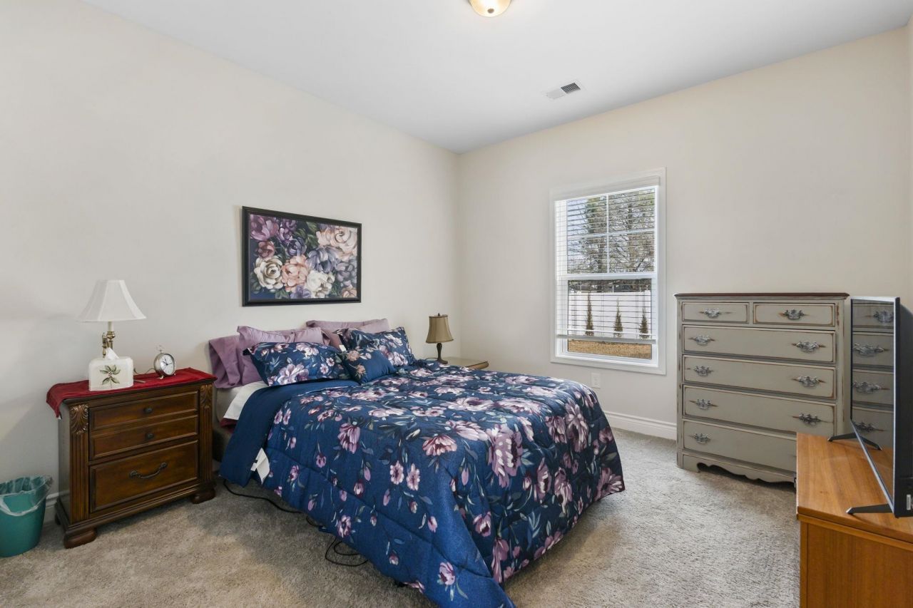 131 Crabapple Dr. Photo 6