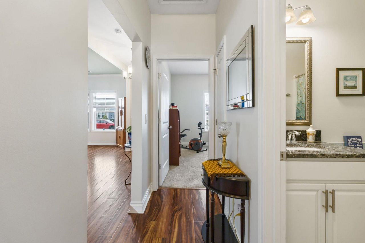 131 Crabapple Dr. Photo 7