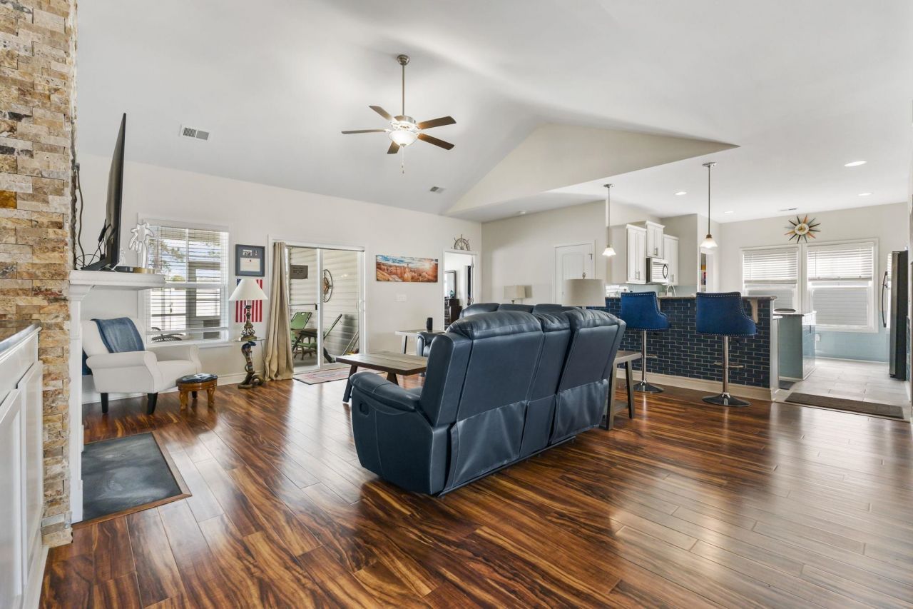 131 Crabapple Dr. Photo 8