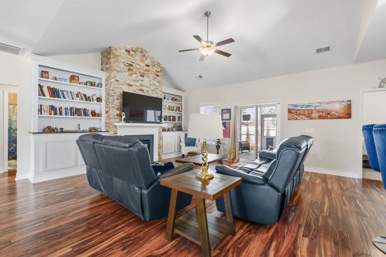 131 Crabapple Dr. Photo 9