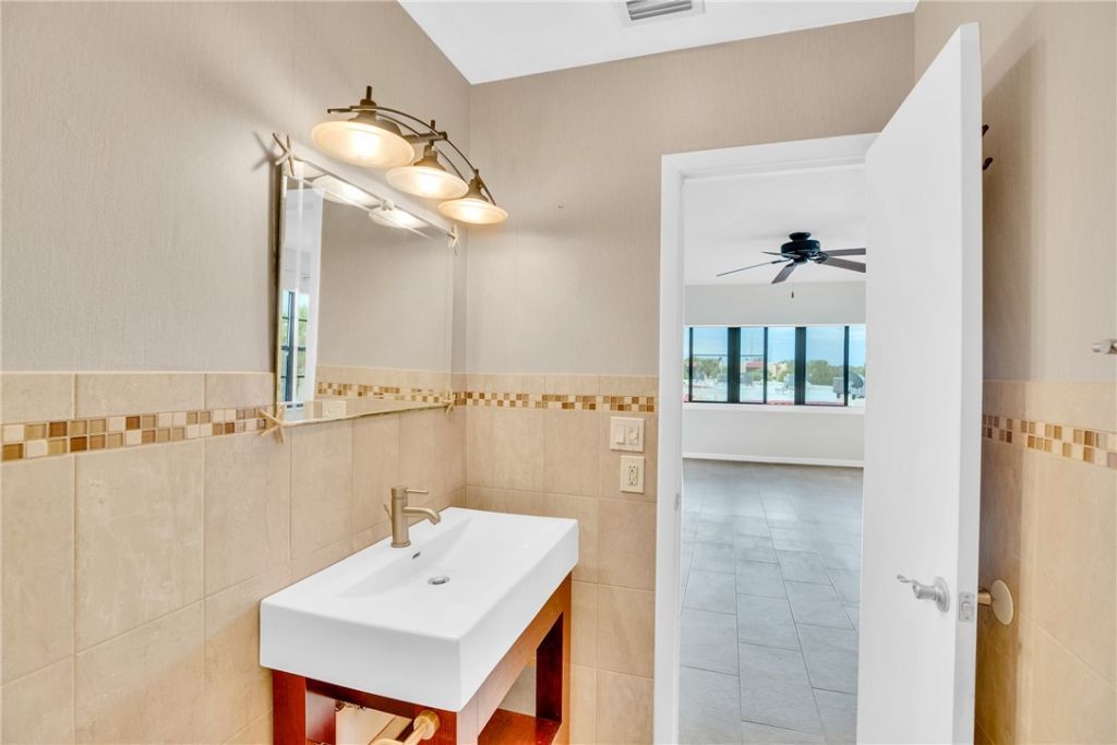 2050 Oleander Boulevard, Unit 5-301, Fort Pierce, FL 34950 Photo