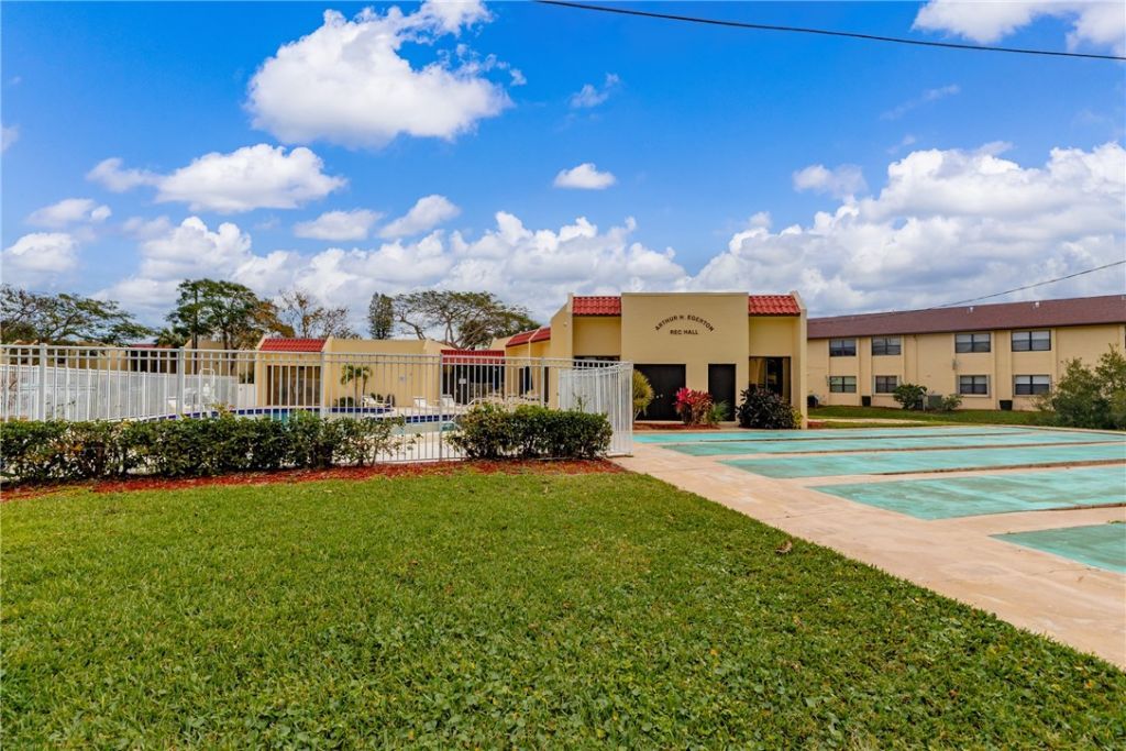 2050 Oleander Boulevard, Unit 301, Fort Pierce, FL 34950 Photo