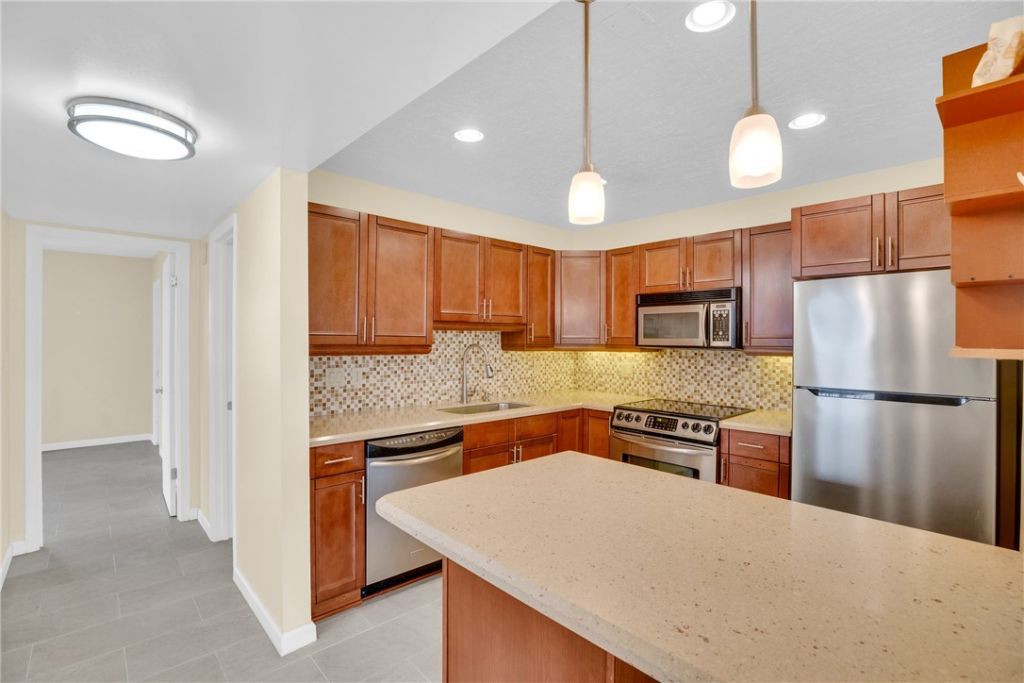 2050 Oleander Boulevard, Unit 301, Fort Pierce, FL 34950 Photo