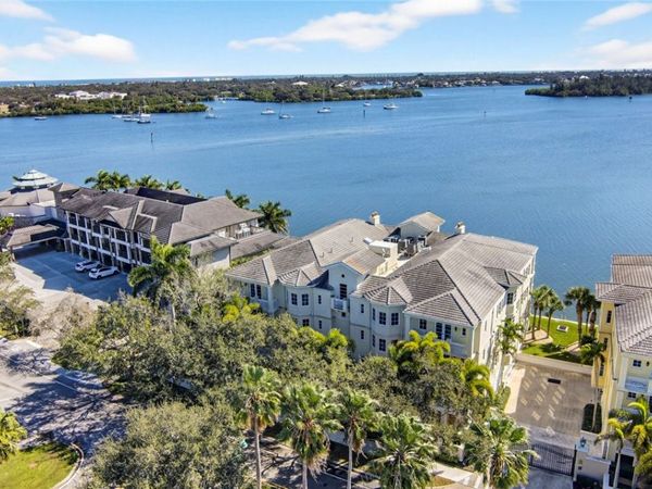 3 Royal Palm Point, Unit 2E, Vero Beach, FL 32960