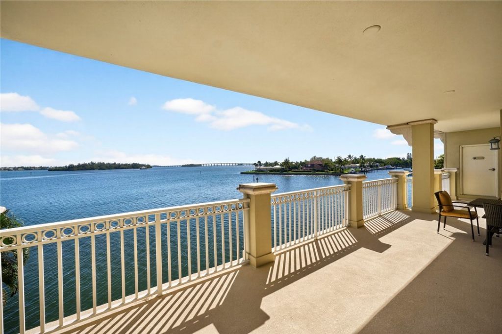 3 Royal Palm Point, Unit 2E, Vero Beach, FL 32960 Photo