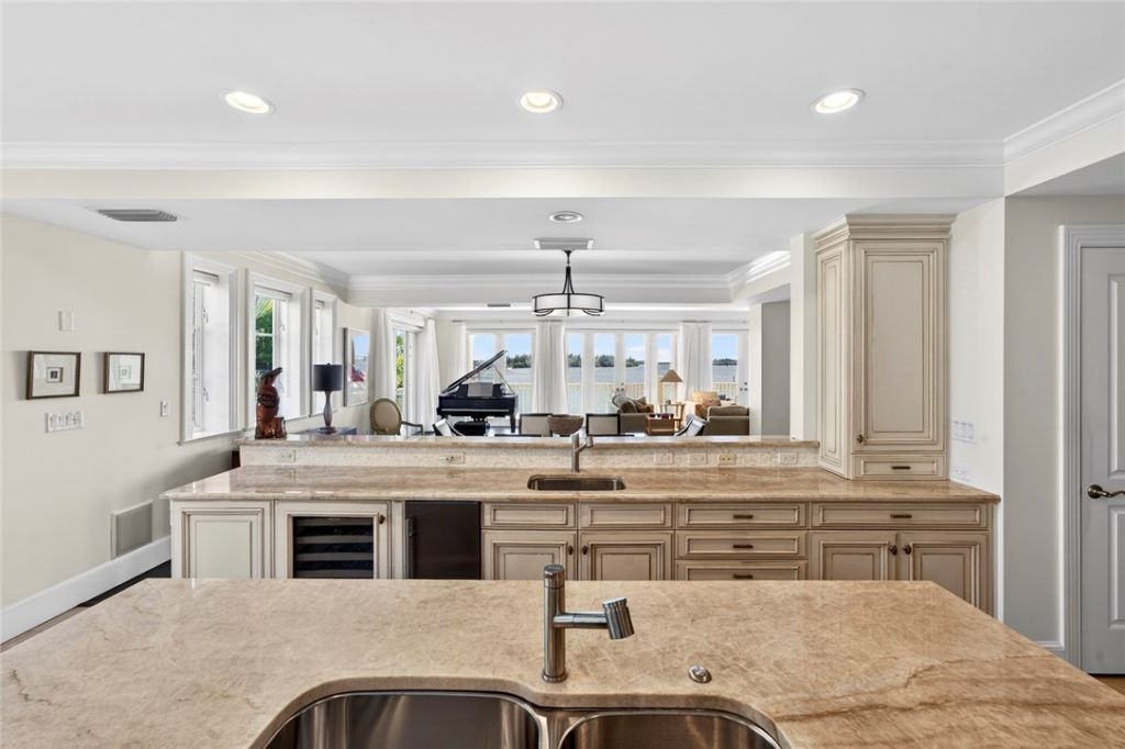 3 Royal Palm Point, Unit 2E, Vero Beach, FL 32960 Photo