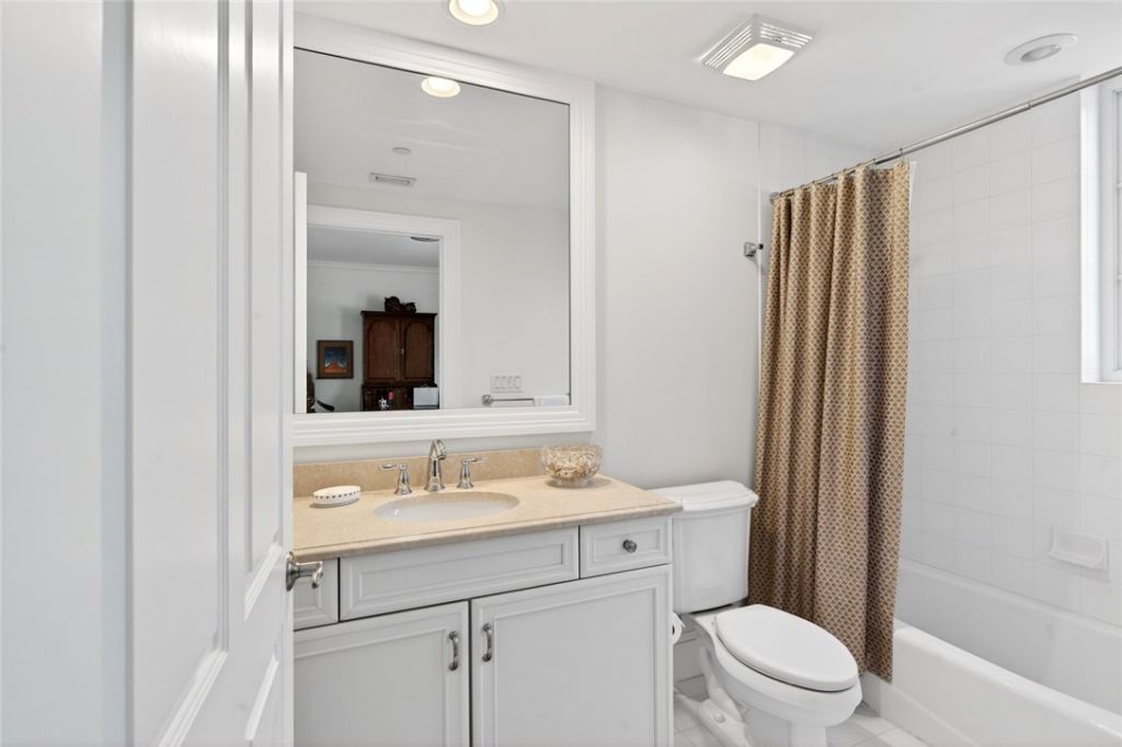 3 Royal Palm Point, Unit 2E, Vero Beach, FL 32960 Photo