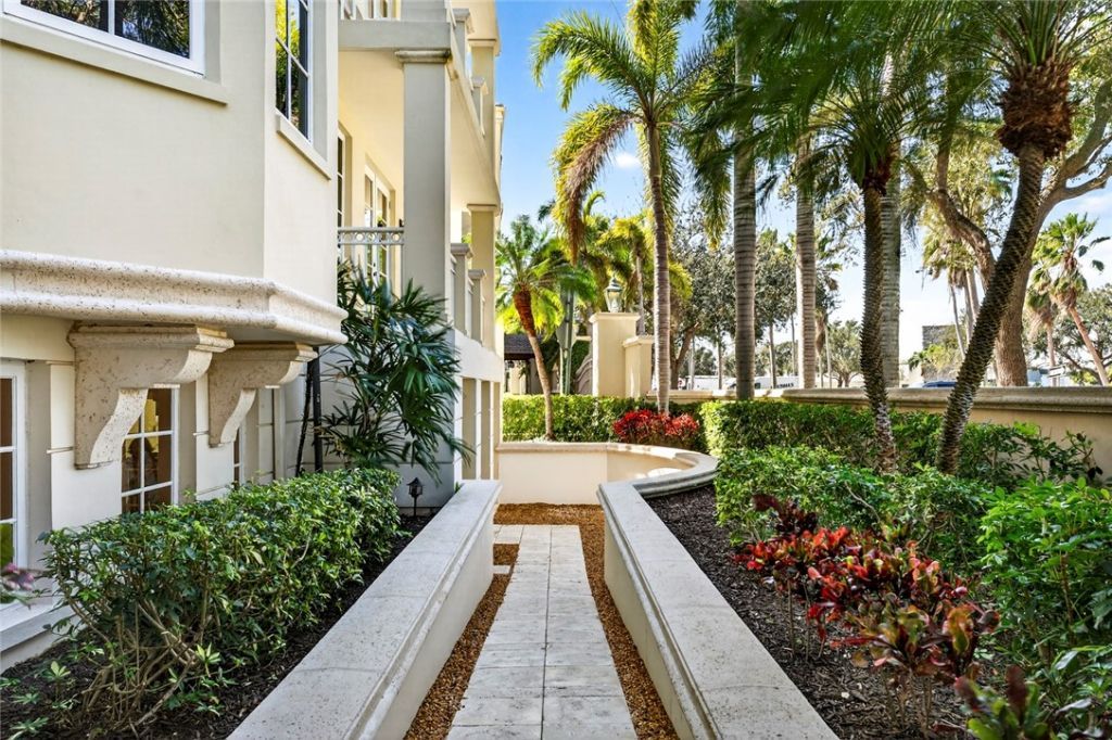 3 Royal Palm Point, Unit 2E, Vero Beach, FL 32960 Photo