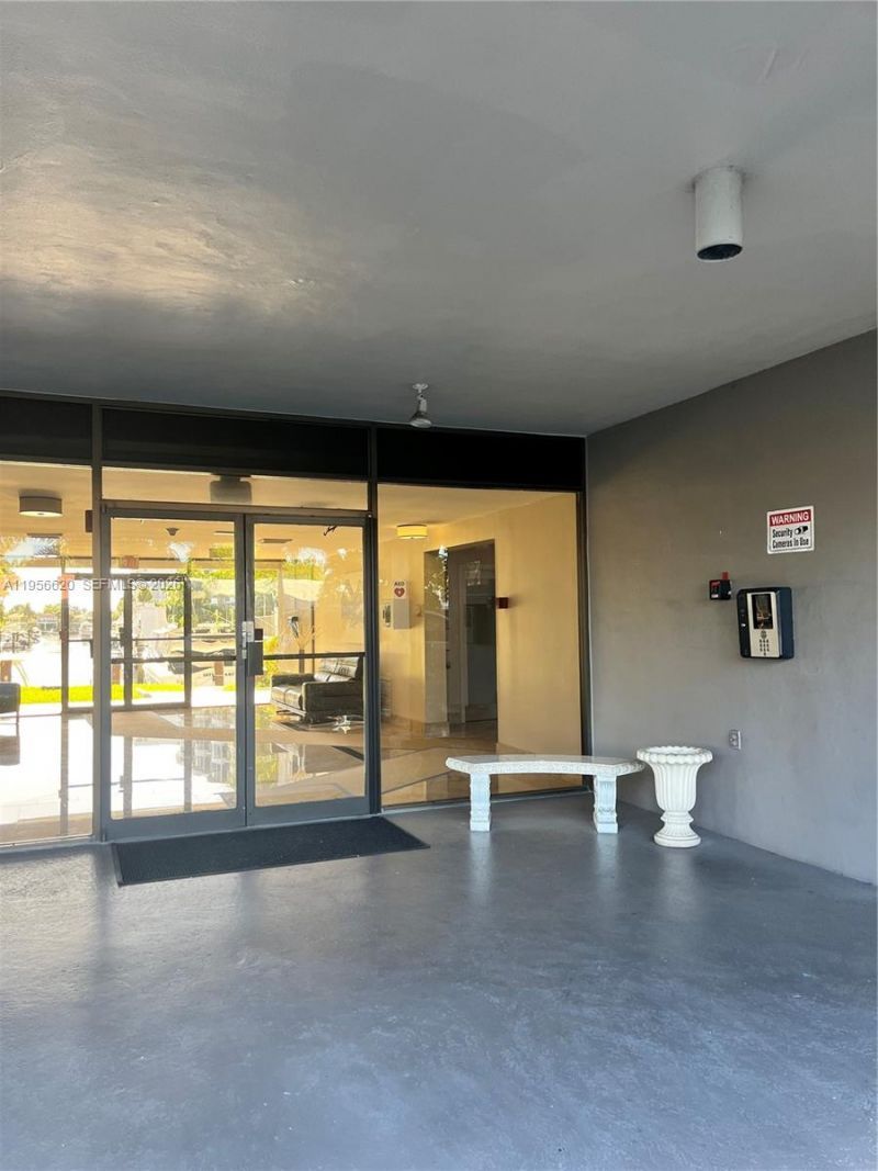 4800 Bayview Dr , Unit 206, Fort Lauderdale, FL 33308 Photo