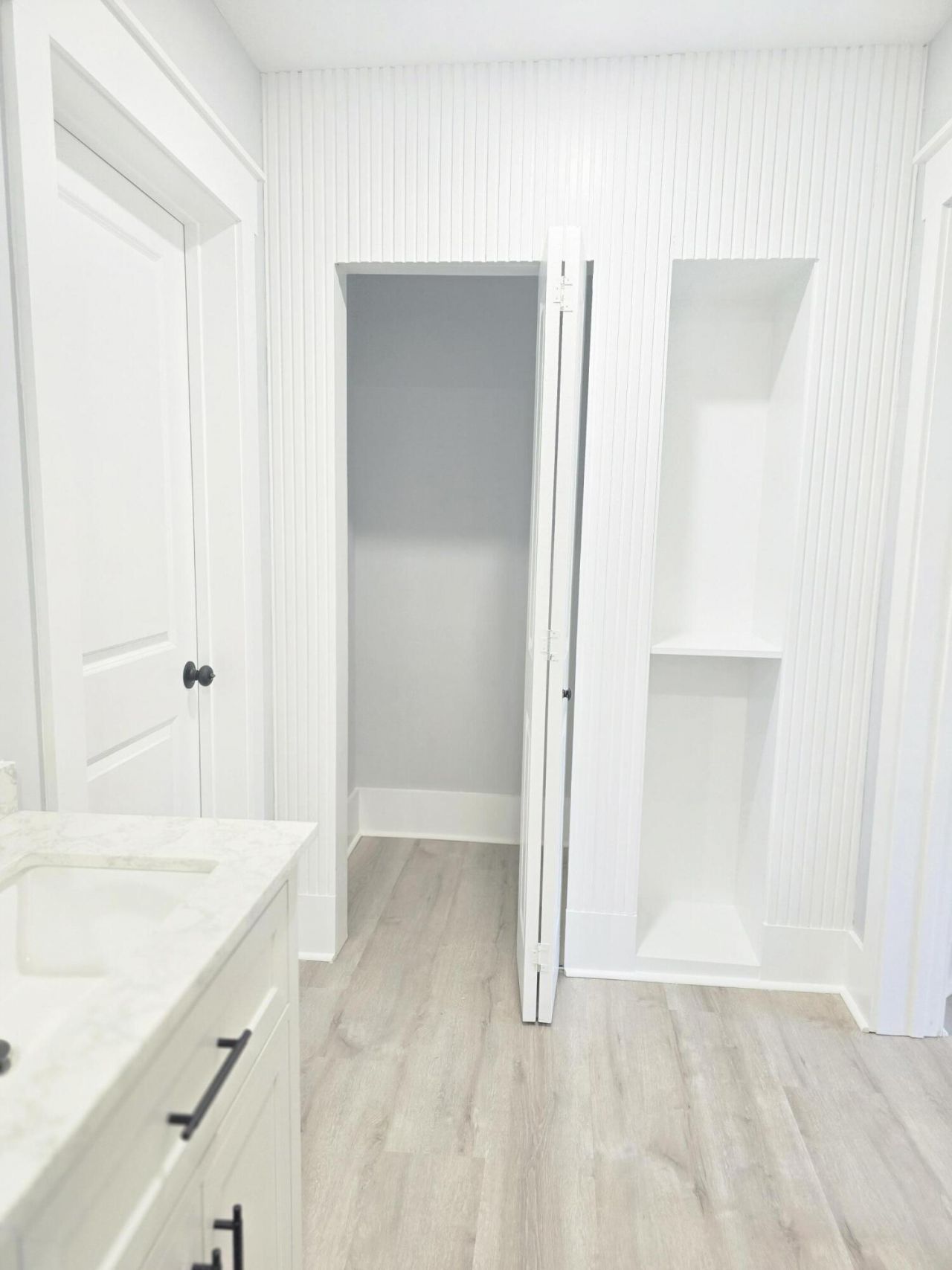 203 E George Street Photo 18