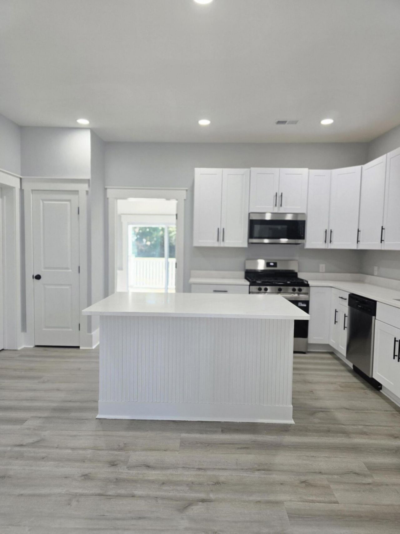 203 E George Street Photo 5