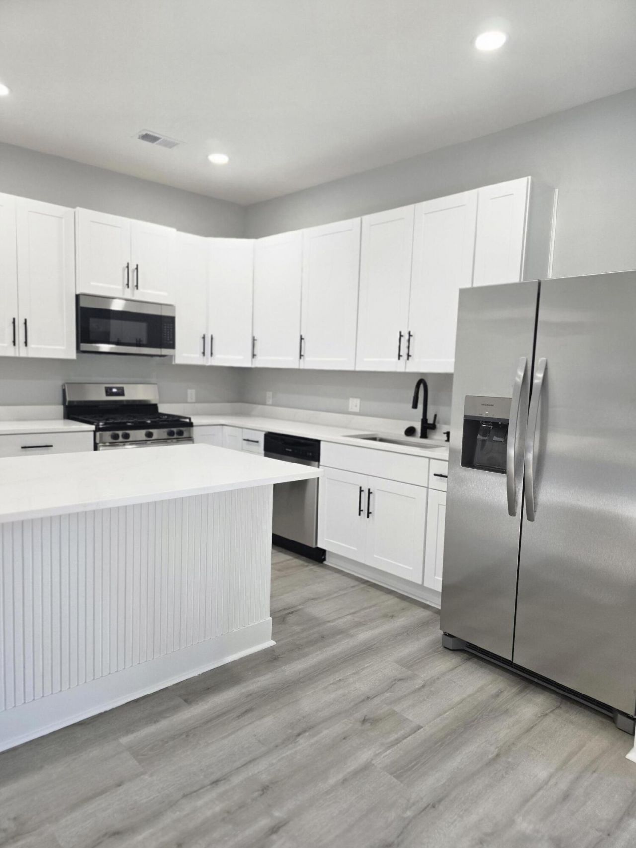 203 E George Street Photo 6