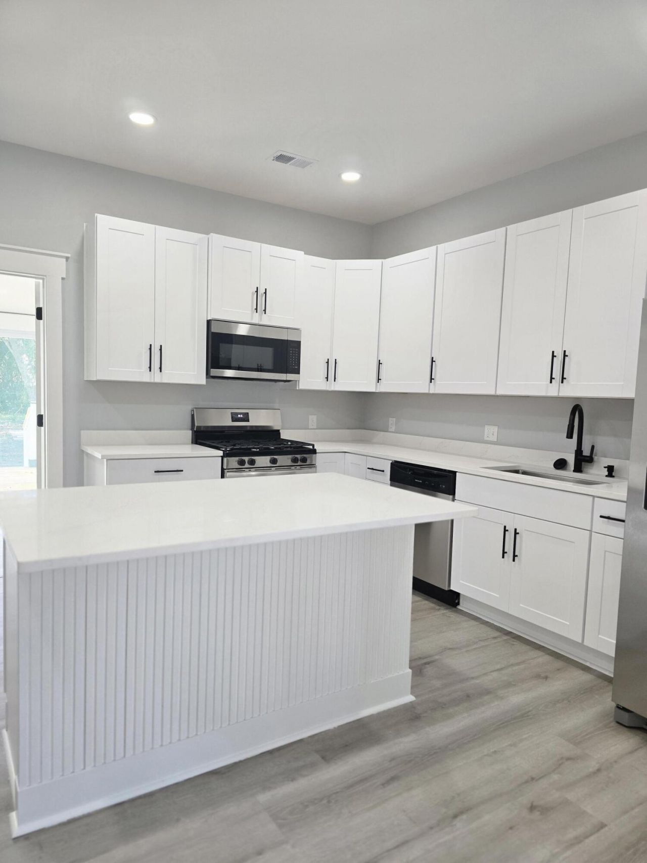 203 E George Street Photo 7