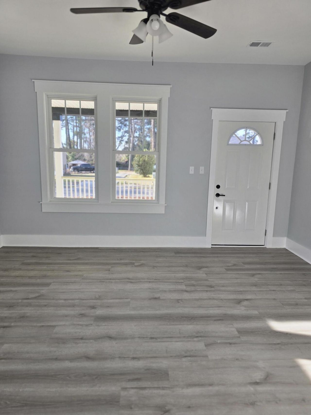 203 E George Street Photo 9