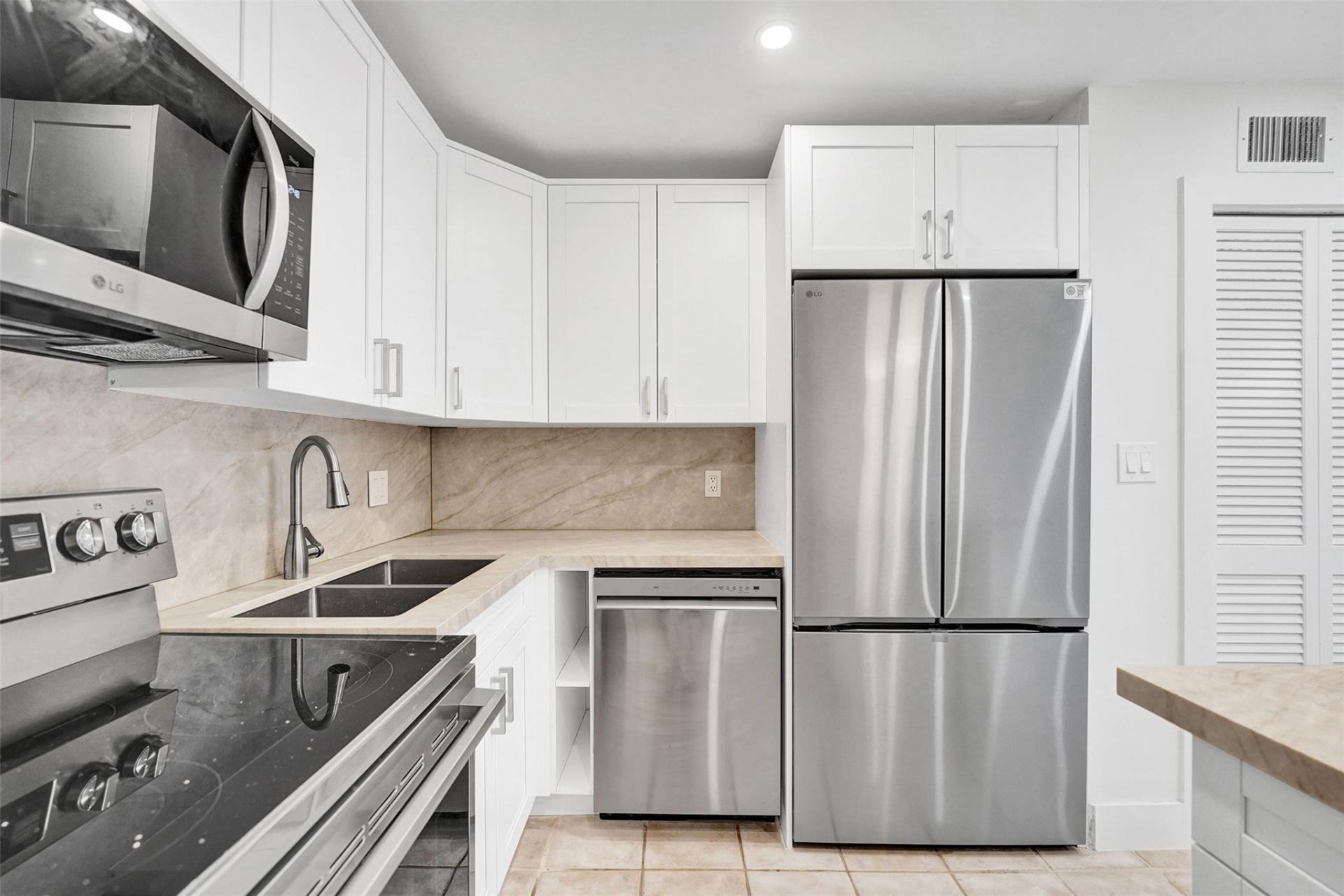 4040 N Hills Drive, Unit 24, Hollywood, FL 33021 Photo