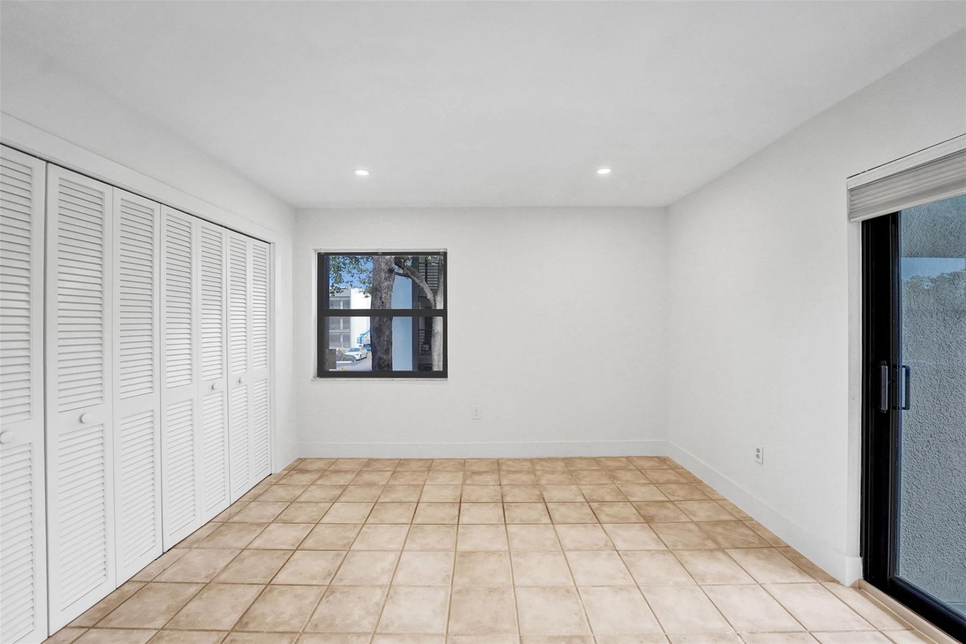 4040 N Hills Drive, Unit 24, Hollywood, FL 33021 Photo