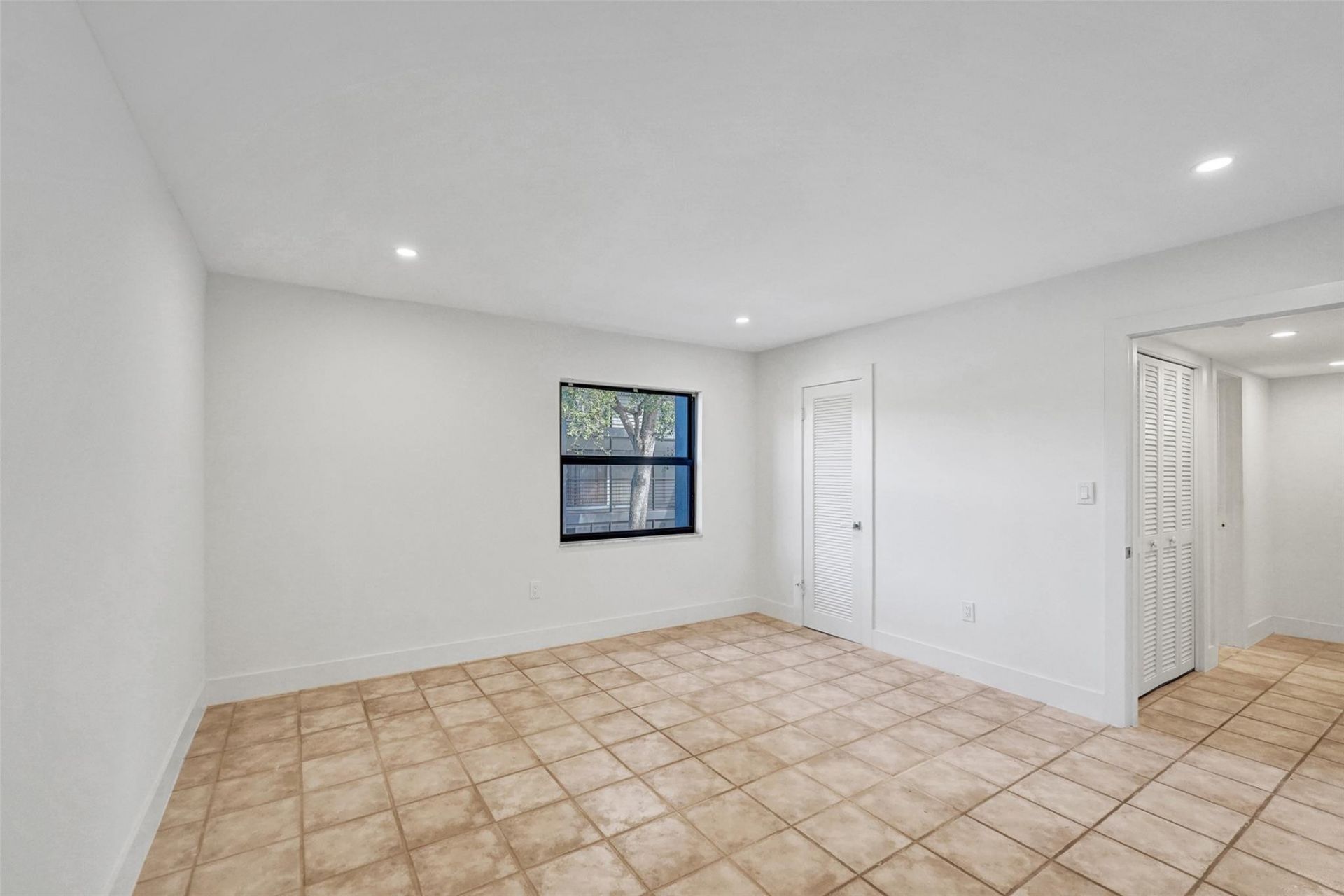 4040 N Hills Drive, Unit 24, Hollywood, FL 33021 Photo