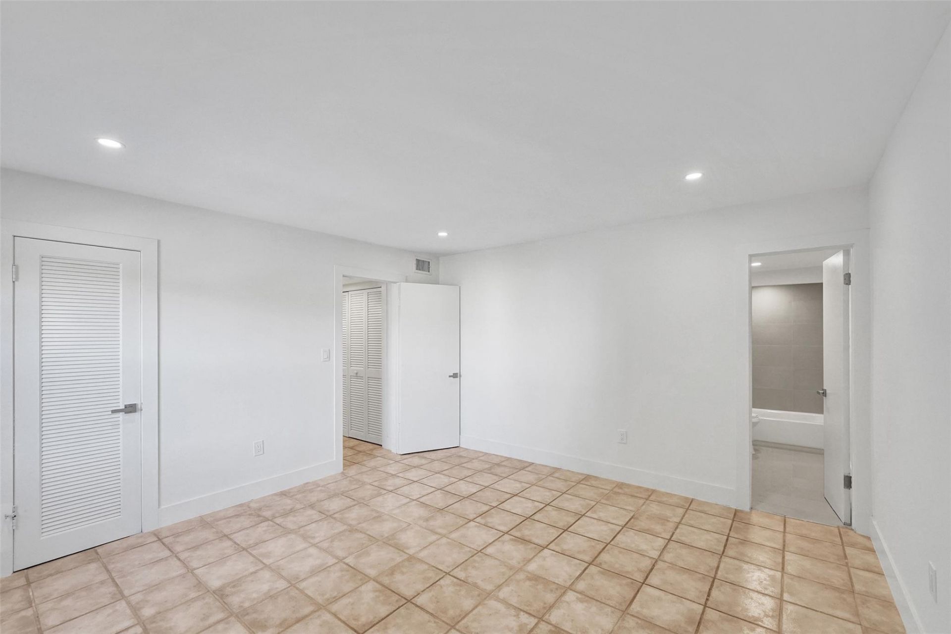 4040 N Hills Drive, Unit 24, Hollywood, FL 33021 Photo