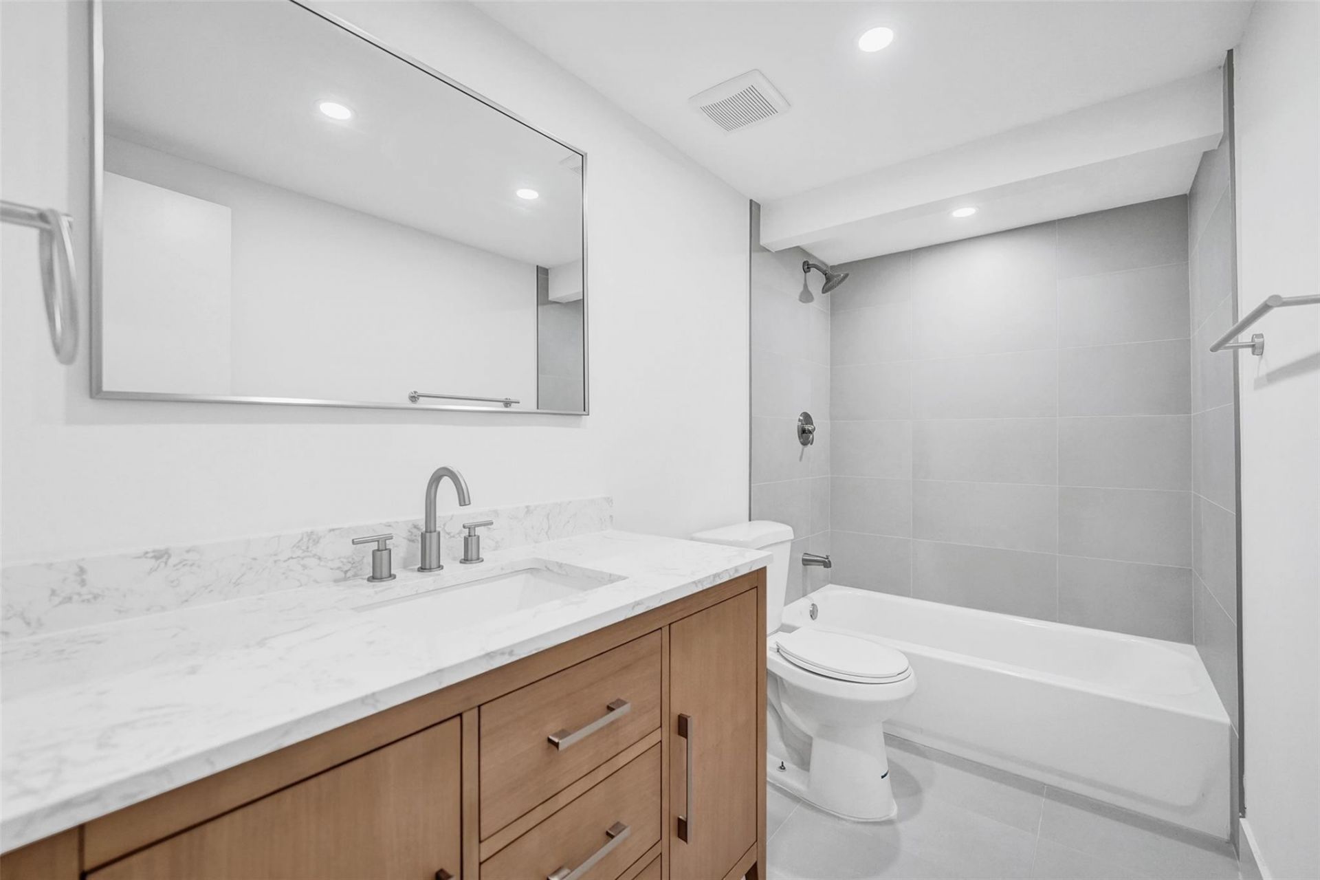 4040 N Hills Drive, Unit 24, Hollywood, FL 33021 Photo