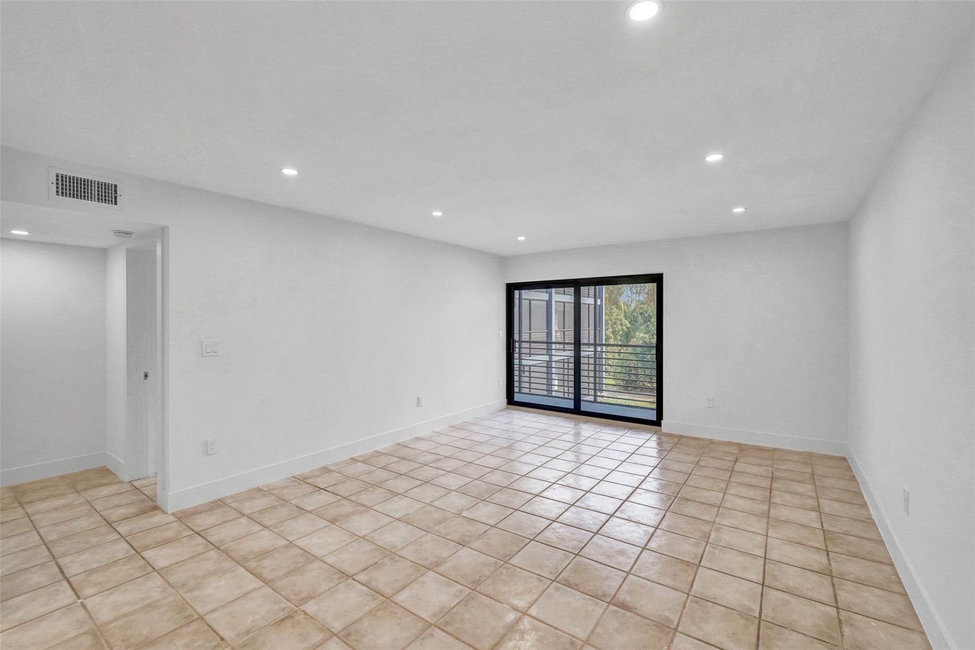 4040 N Hills Drive, Unit 24, Hollywood, FL 33021 Photo