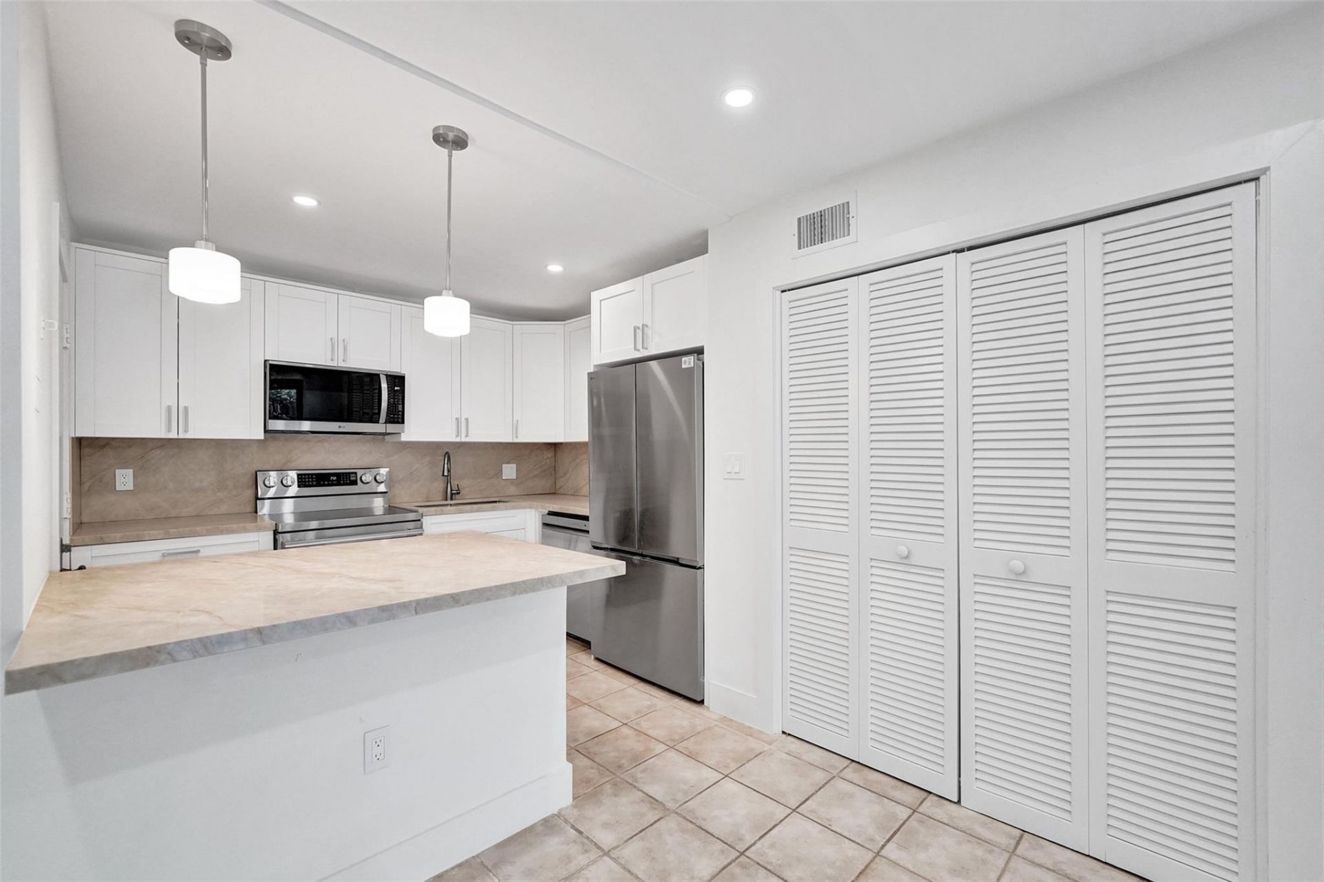 4040 N Hills Drive, Unit 24, Hollywood, FL 33021 Photo