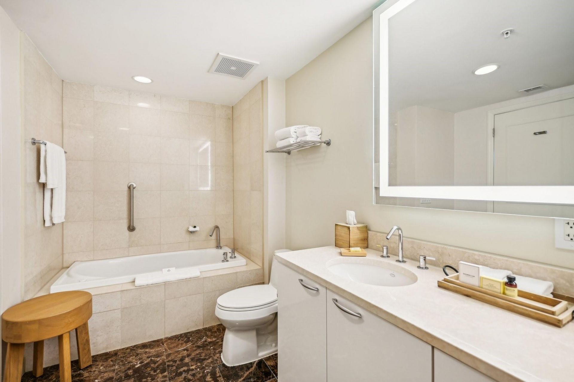 505 N Ft Lauderdale Bch Boulevard, Unit 813, Fort Lauderdale, FL 33304 Photo