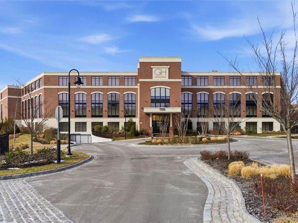 10 Shore Road, Unit 300, Glenwood Landing, NY 11547