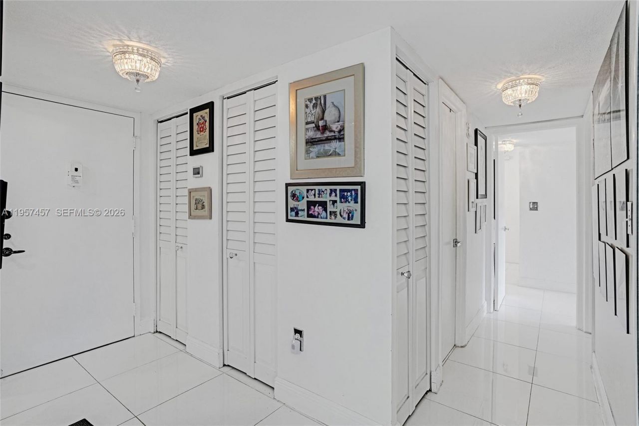 1400 Saint Charles Pl , Unit 204, Pembroke Pines, FL 33026 Photo