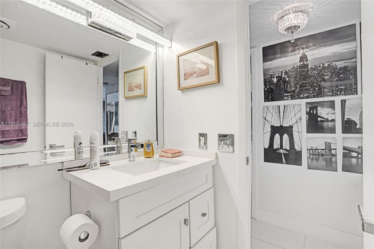 1400 Saint Charles Pl , Unit 204, Pembroke Pines, FL 33026 Photo