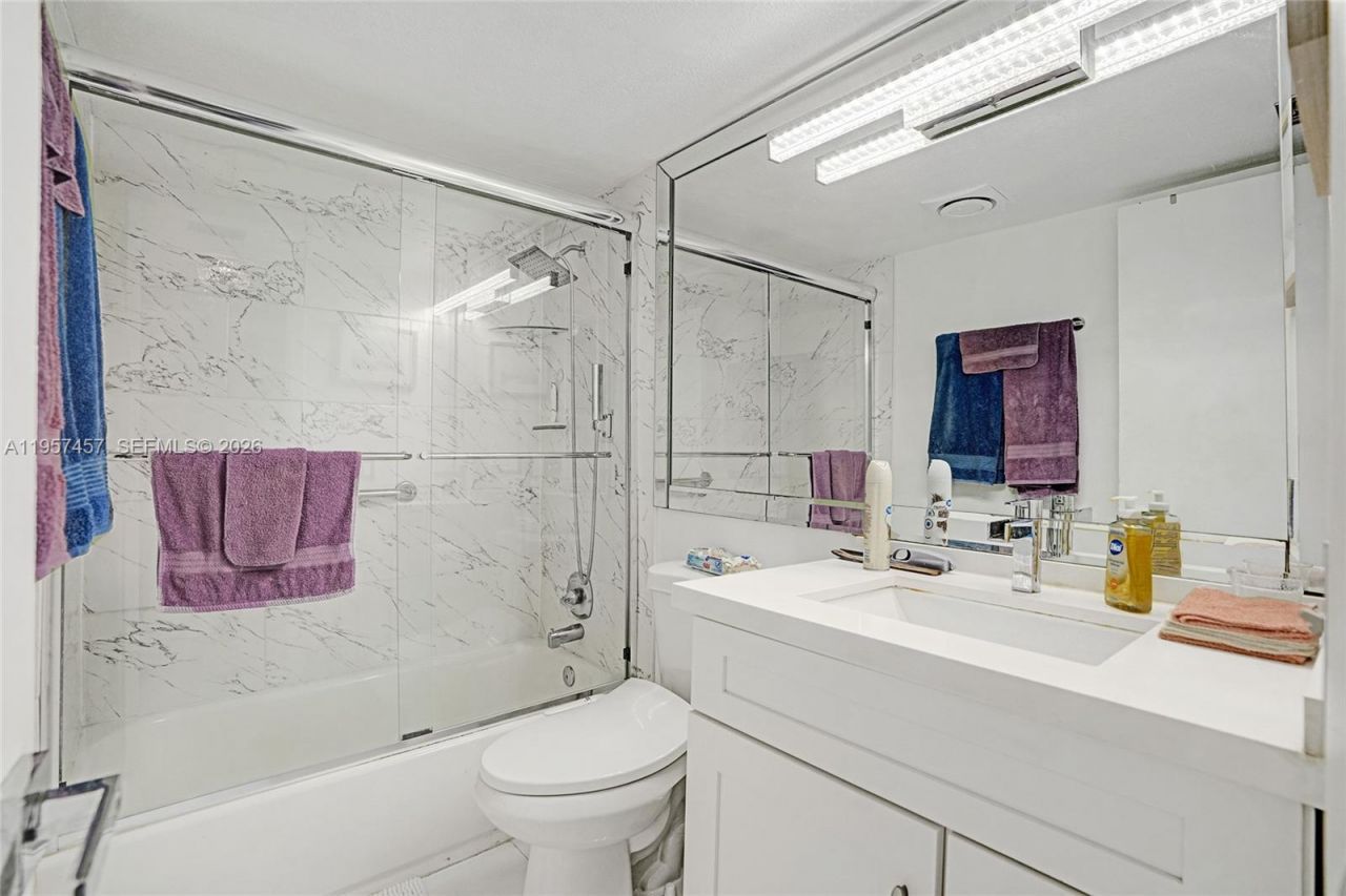 1400 Saint Charles Pl , Unit 204, Pembroke Pines, FL 33026 Photo