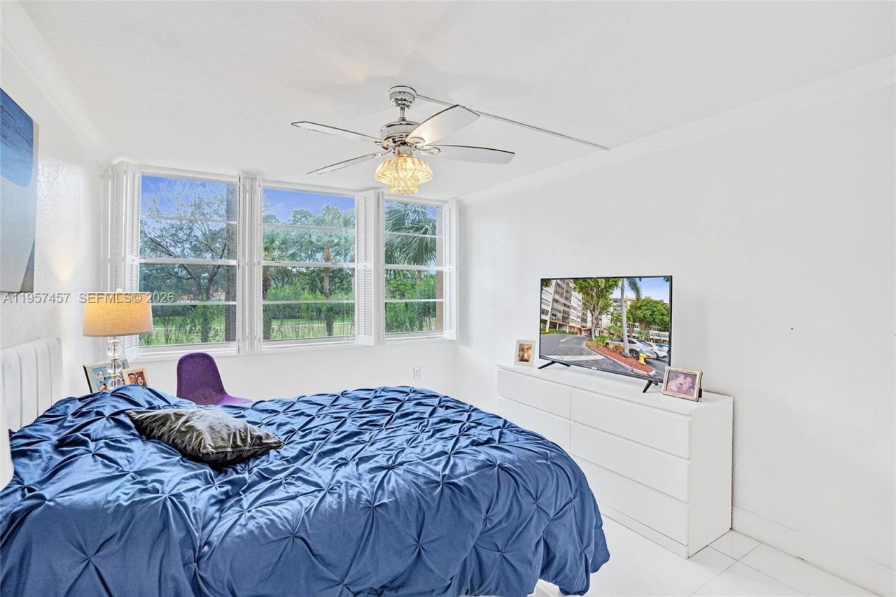 1400 Saint Charles Pl , Unit 204, Pembroke Pines, FL 33026 Photo