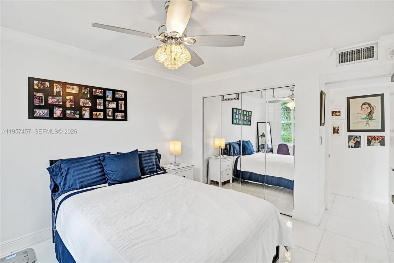 1400 Saint Charles Pl , Unit 204, Pembroke Pines, FL 33026 Photo