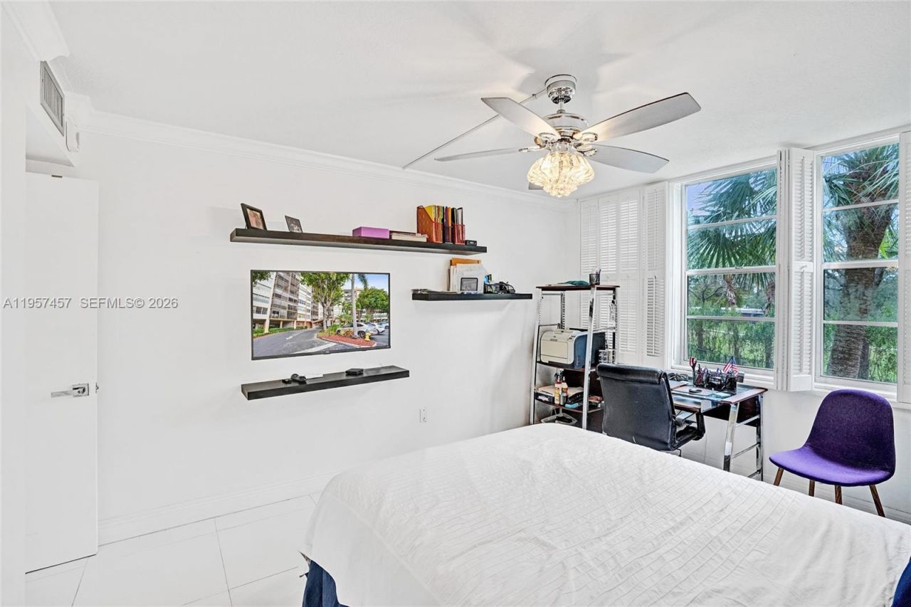 1400 Saint Charles Pl , Unit 204, Pembroke Pines, FL 33026 Photo