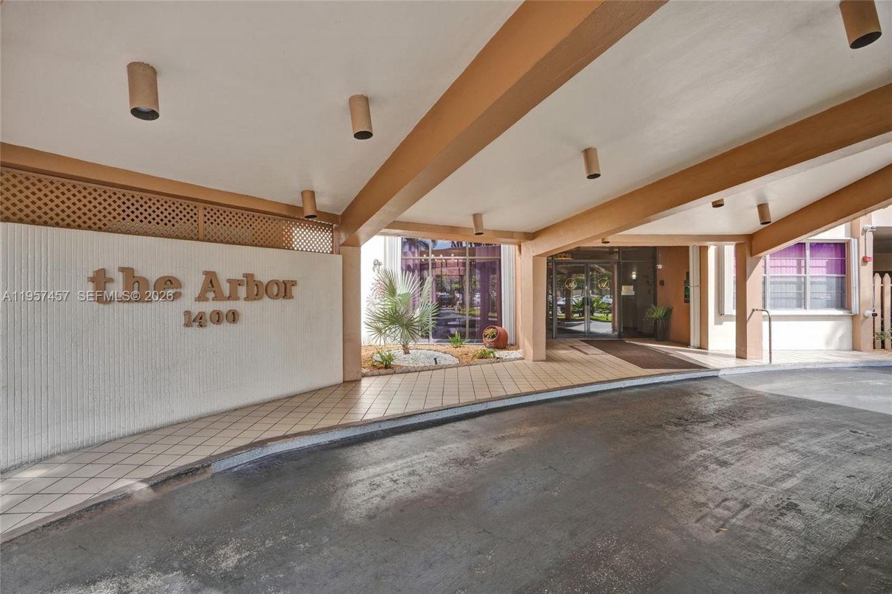 1400 Saint Charles Pl , Unit 204, Pembroke Pines, FL 33026 Photo