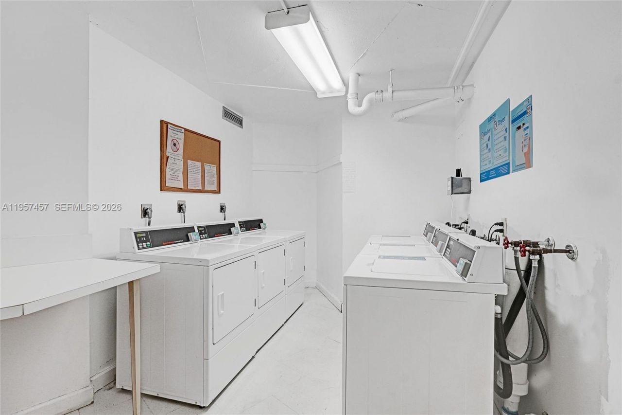 1400 Saint Charles Pl , Unit 204, Pembroke Pines, FL 33026 Photo