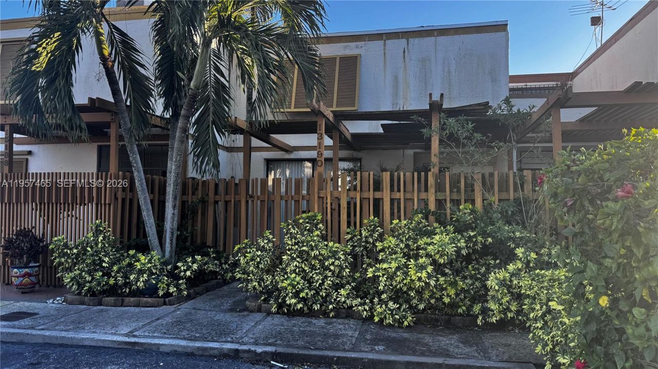 13190 SW 10th Ter, Miami, FL 33184 Main Photo