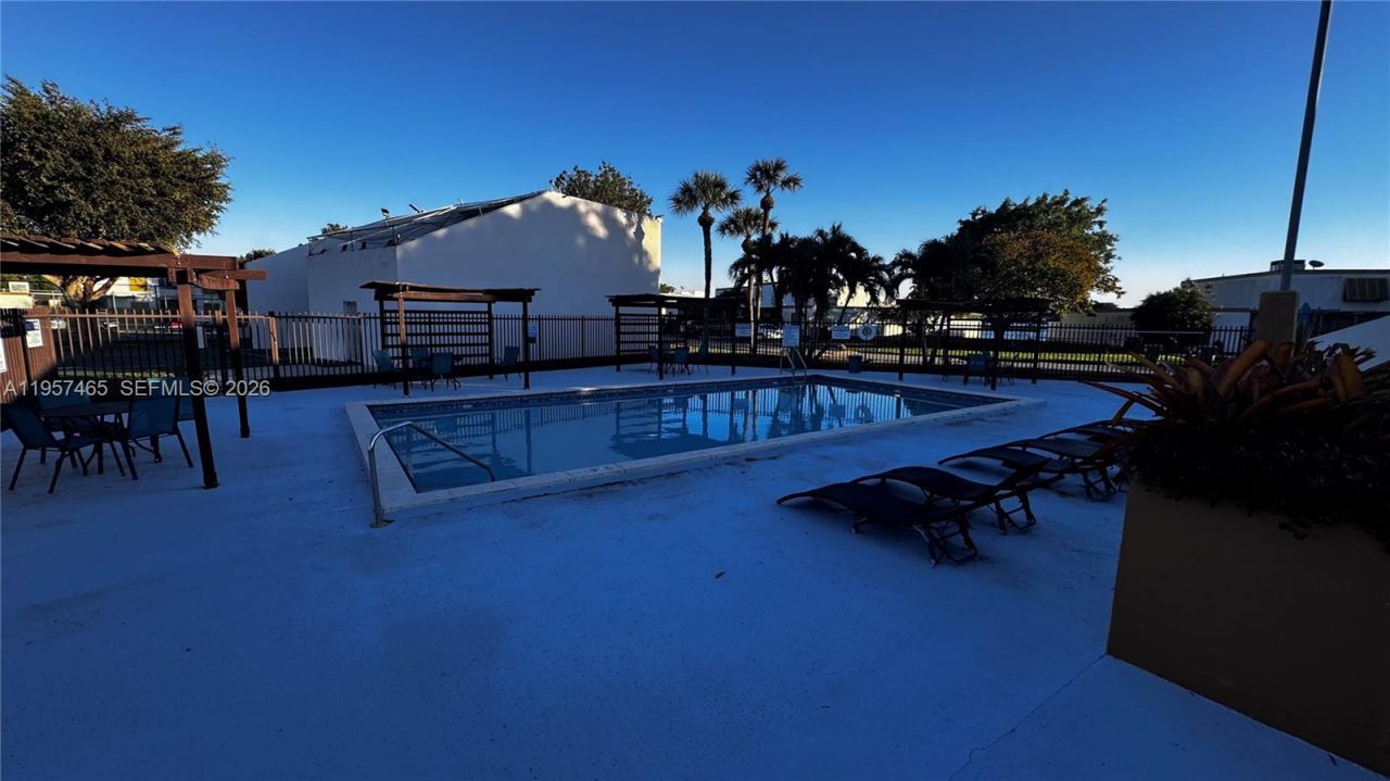 13190 SW 10th Ter, Miami, FL 33184 Photo