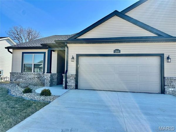 204 Wrigley Field Drive , Bethalto, IL 62010