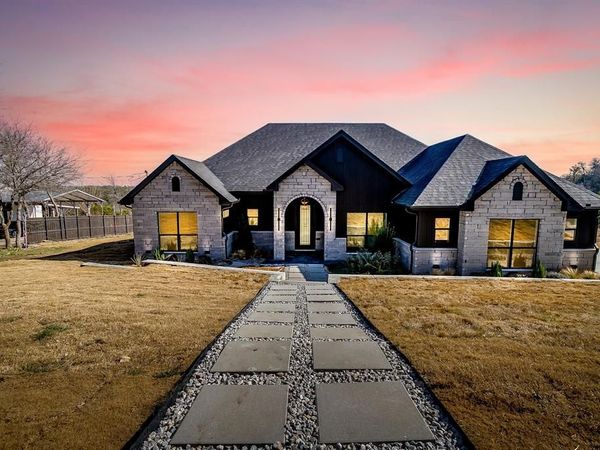 208 N Mountain Ridge, Cresson, TX 76035