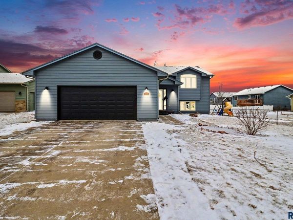 7304 W Jacob Cir, Sioux Falls, SD 57106
